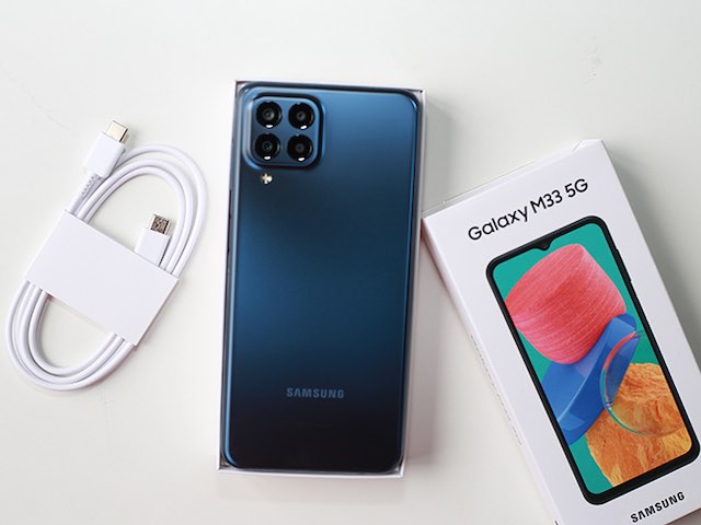”Đập hộp” Samsung Galaxy M33 5G màu xanh đen sang, xịn
