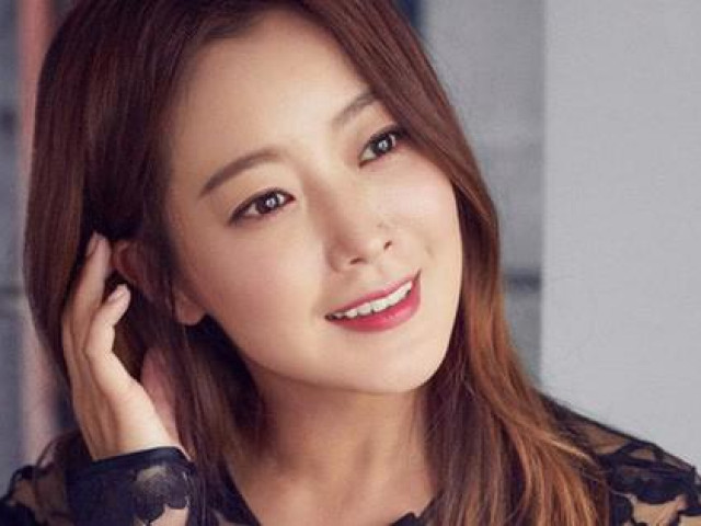 Bí mật nhan sắc tuổi 45 của Kim Hee Sun