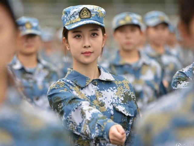 Nữ quân nhân Trung Quốc xinh đẹp mặc quân phục cũng ”đốn tim” cư dân mạng