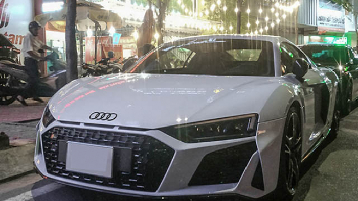 TPHCM Lăn bánh 12000 km siêu phẩm Audi R8 V10 Plus rao bán giá 9 tỷ VNĐ