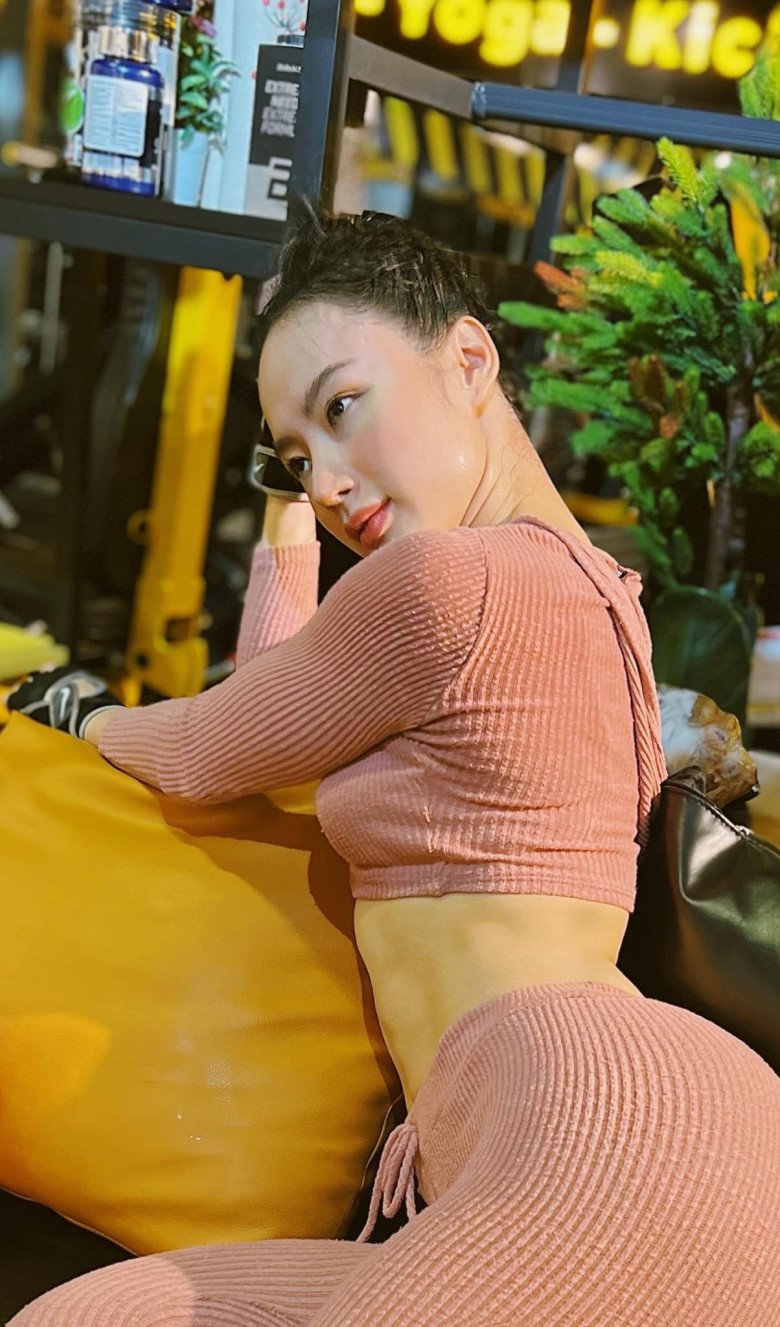 Nhìn body từ đằng sau của Angela Phương Trinh, ai cũng ngỡ là "lực điền chính hiệu" - 6