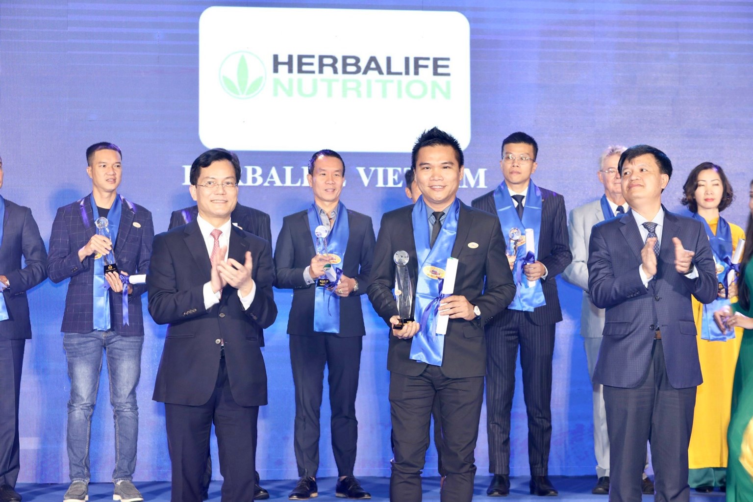 Herbalife Nutrition tiếp tục được vinh danh tại Giải thưởng Rồng Vàng năm 2022 - 1