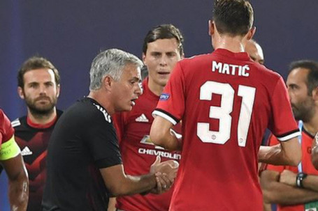 Mourinho "thừa nước đục thả câu" với MU, tính biến AS Roma thành "sân sau"