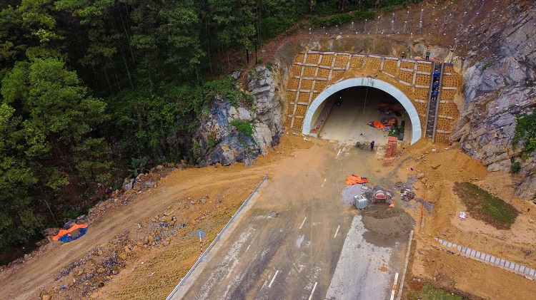 Cận cảnh dự án hầm xuyên núi trị giá gần 250 tỷ đồng, lớn nhất Quảng Ninh - 4