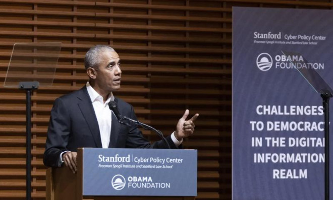 Cựu Tổng thống Mỹ Obama kêu gọi tăng cường kiểm soát mạng xã hội - 1