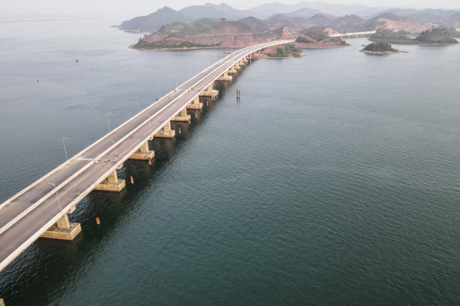 Ngắm cầu vượt biển 800 tỷ đồng với phong cảnh tuyệt đẹp ở Quảng Ninh - 2