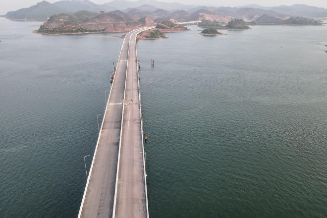 Ngắm cầu vượt biển 800 tỷ đồng với phong cảnh tuyệt đẹp ở Quảng Ninh - 4