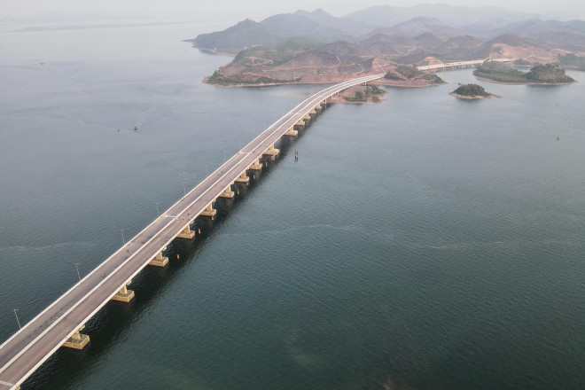 Ngắm cầu vượt biển 800 tỷ đồng với phong cảnh tuyệt đẹp ở Quảng Ninh - 6