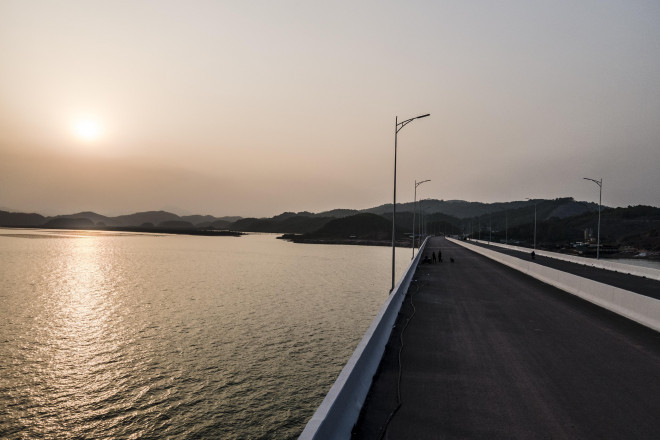 Ngắm cầu vượt biển 800 tỷ đồng với phong cảnh tuyệt đẹp ở Quảng Ninh - 10