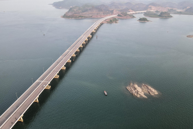 Ngắm cầu vượt biển 800 tỷ đồng với phong cảnh tuyệt đẹp ở Quảng Ninh - 13
