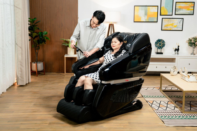 Trọng Lân chia sẻ lý do chọn ghế massage Toshiko tặng mẹ nhân &#34;Ngày của Mẹ&#34; - 2