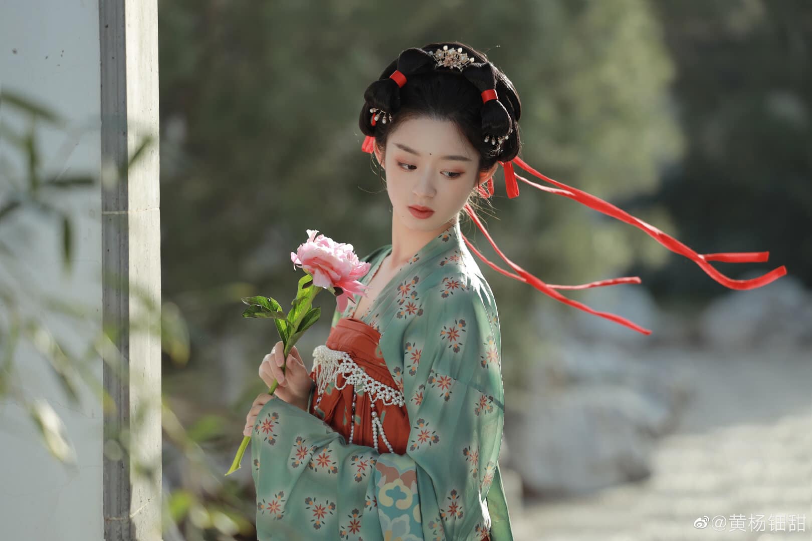 Thiếu nữ 14, 15 tuổi đã được khen là "tiểu thần tiên tỷ tỷ" sánh với Lưu Diệc Phi - 4