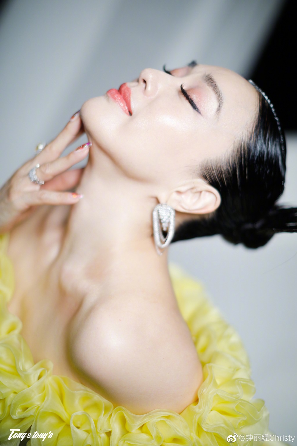 Ở tuổi ngũ tuần, “bom gợi cảm gốc Việt” vẫn trẻ trung như gái 22 vì đâu? - 1