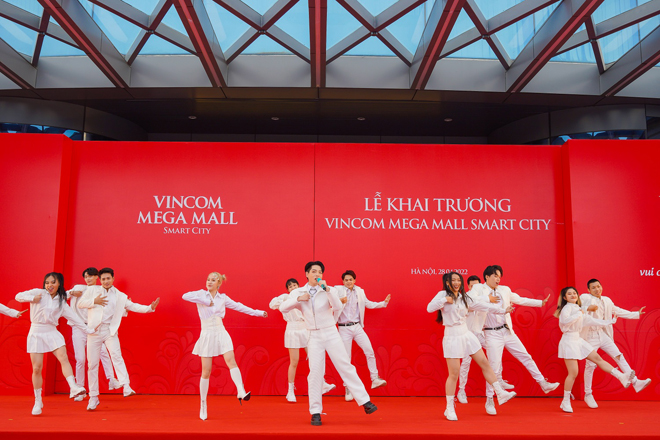 Khai trương TTTM “thế hệ mới” Vincom Mega Mall Smart City đầu tiên của Việt Nam - 3