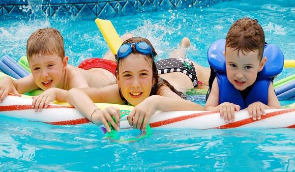 Mùa hè, cho trẻ đi bơi nhất định phải làm điều này sẽ không lo bị ốm - 2