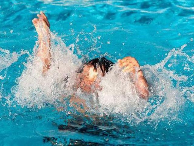 Chuyên gia nhi khoa hướng dẫn trẻ đi bơi an toàn và xử lý đuối nước đúng cách