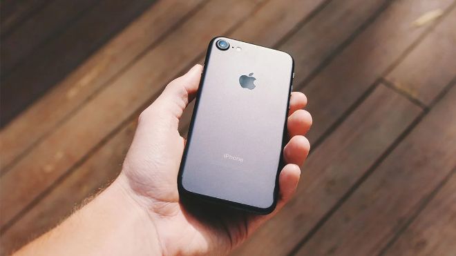 Sắm iPhone bình dân: Chọn hiện đại hay cổ điển? - 5