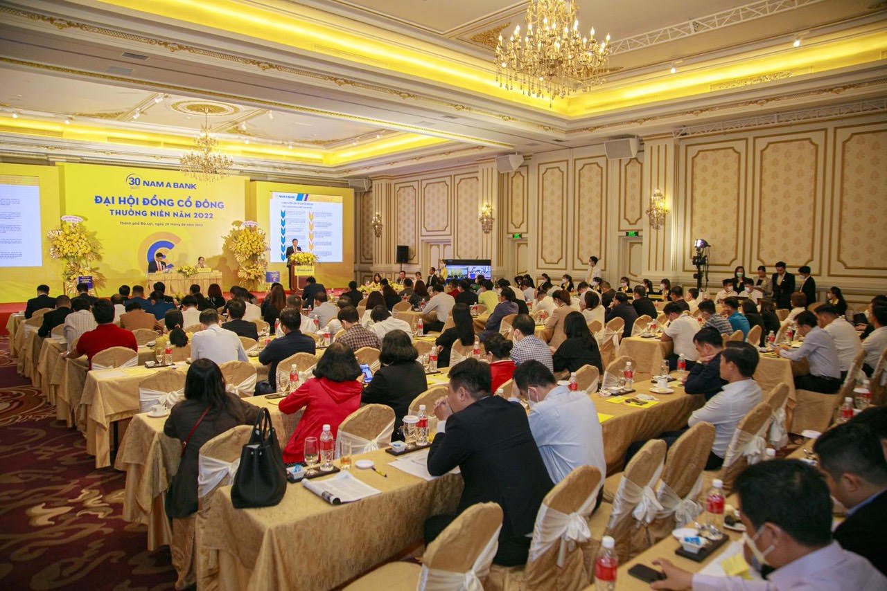 Nam A Bank niêm yết cổ phiếu tại sở giao dịch chứng khoán, chia cổ tức với tỉ lệ gần 29% - 1