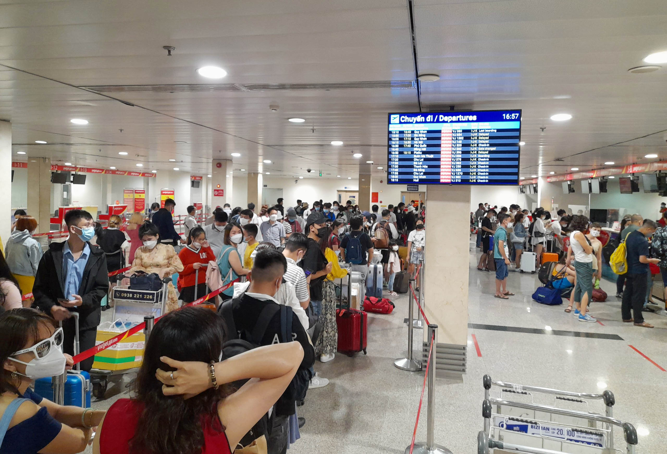 Dòng xe nối đuôi nhau về quê nghỉ lễ, các tuyến đường Hà Nội, TP.HCM tắc cứng - 5