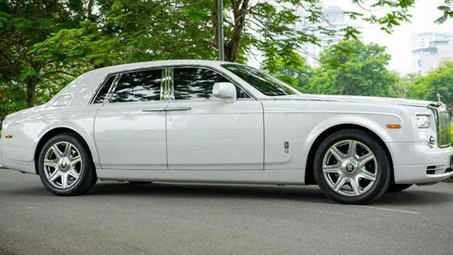 Một đơn vị chuyên nhập khẩu xe sang ở Hà Nội vừa bất ngờ rao bán một chiếc Rolls-Royce Phantom bản giới hạn, chỉ sản xuất 100 chiếc
