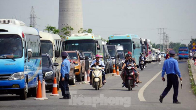 Bến phà quá tải, du khách vật vạ 4-5 giờ rời Cát Bà - 5