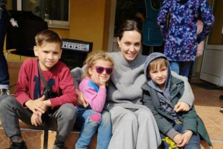 Angelina Jolie bí mật đến thăm trẻ mồ côi ở Ukraine, bỏ tin đồn nhận thêm con nuôi