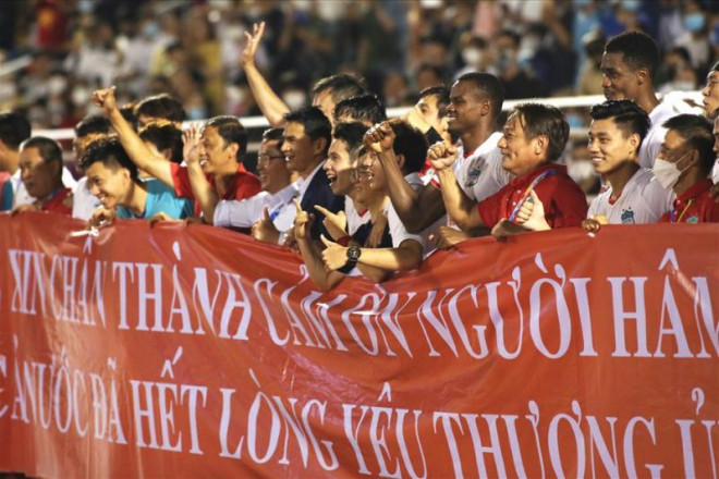 Cú hích cho bóng đá Việt Nam tại sân chơi AFC - 1