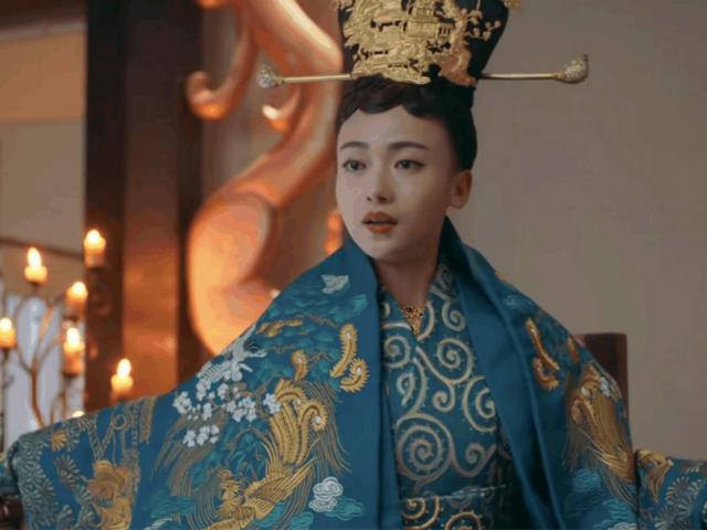 Mỹ nhân Trung Hoa cướp ngôi hoàng hậu, gian dâm với người hầu sau lưng hoàng đế