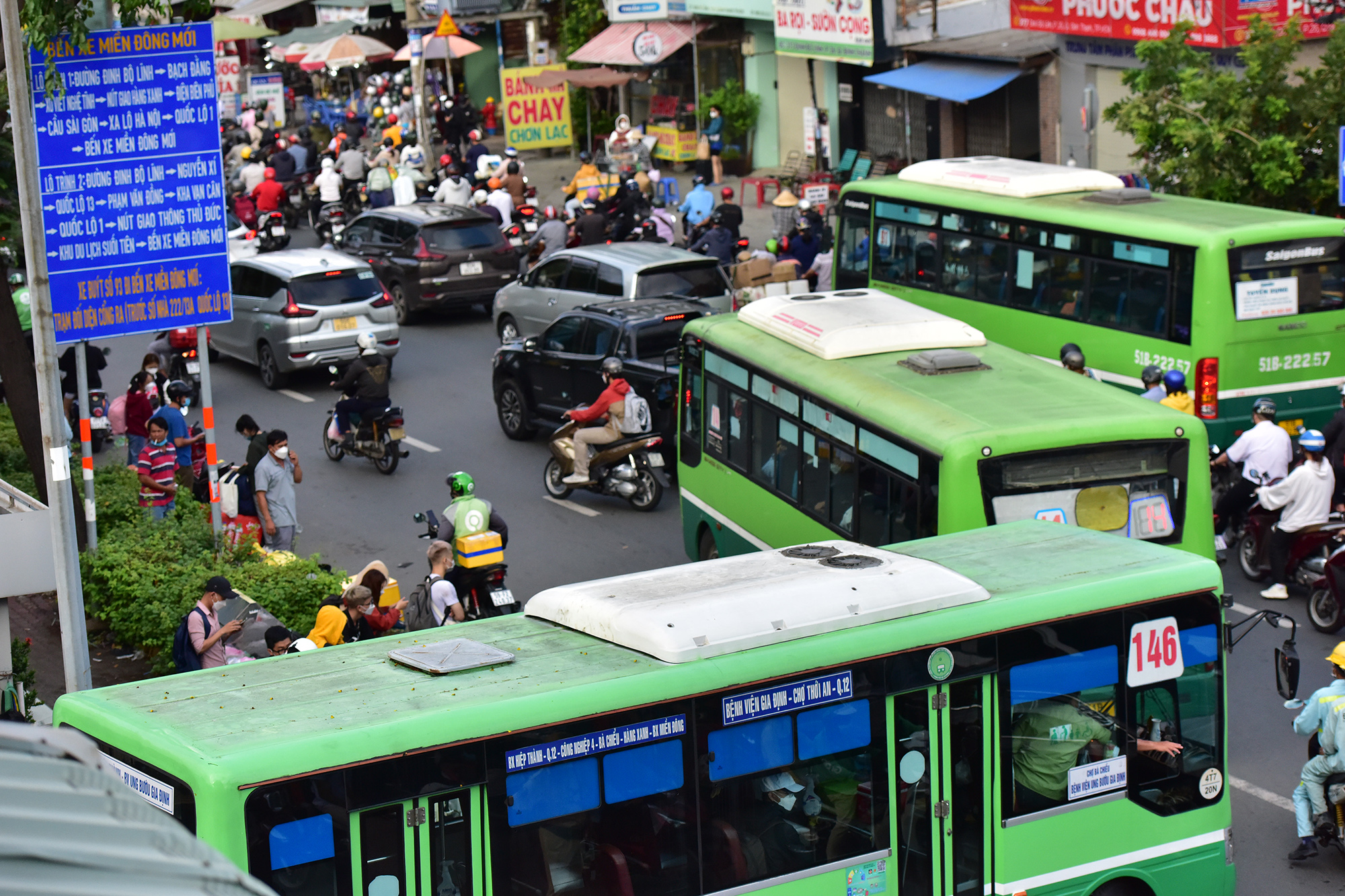 Hà Nội, TP.HCM lại tắc đường kinh hoàng sau nghỉ lễ, người dân chật vật tới nơi làm việc - 29