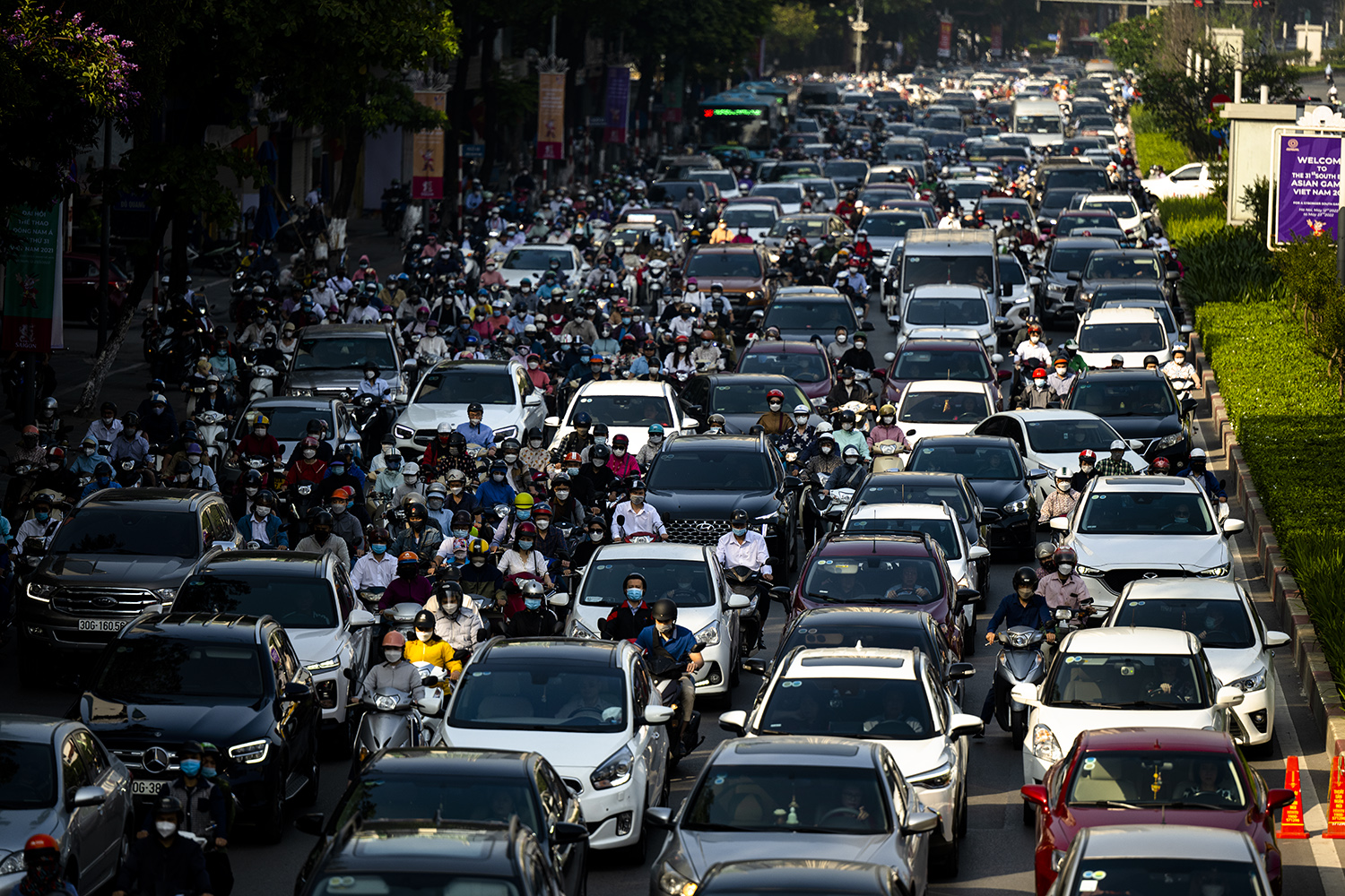 Hà Nội, TP.HCM lại tắc đường kinh hoàng sau nghỉ lễ, người dân chật vật tới nơi làm việc - 15