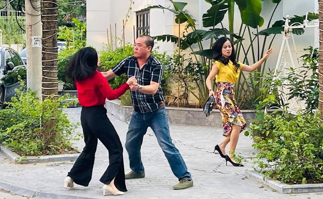 Xôn xao clip đánh ghen ngay trước cửa khách sạn: Dân mạng réo tên toàn diễn viên quen thuộc - 5