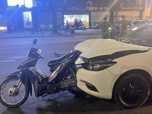 Hà Nội: Ô tô găm chặt vào đuôi xe máy, 1 người tử vong tại chỗ