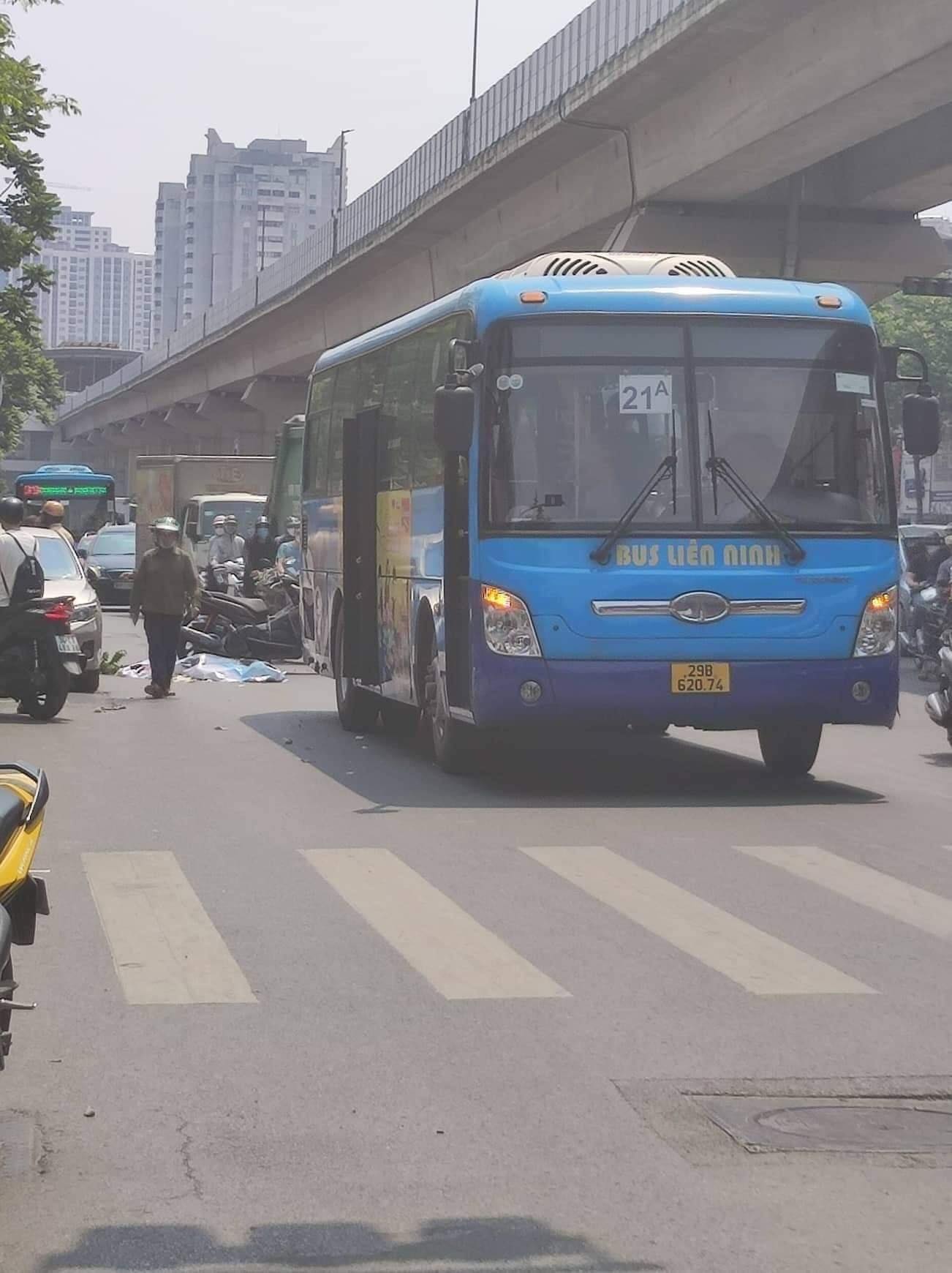 Hà Nội: Nam thanh niên tử vong sau va chạm với xe buýt - 1