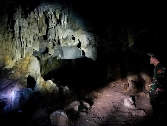 Khám phá hang động hoang sơ đầy mê mẩn giữ núi rừng Quảng Trị - 1