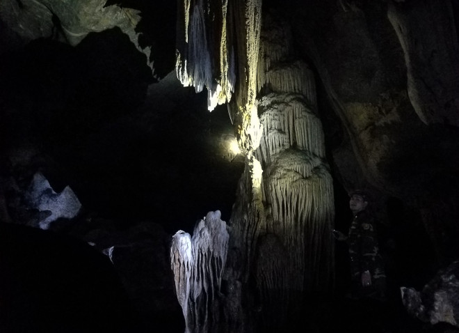 Khám phá hang động hoang sơ đầy mê mẩn giữ núi rừng Quảng Trị - 11