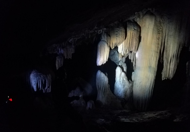 Khám phá hang động hoang sơ đầy mê mẩn giữ núi rừng Quảng Trị - 15