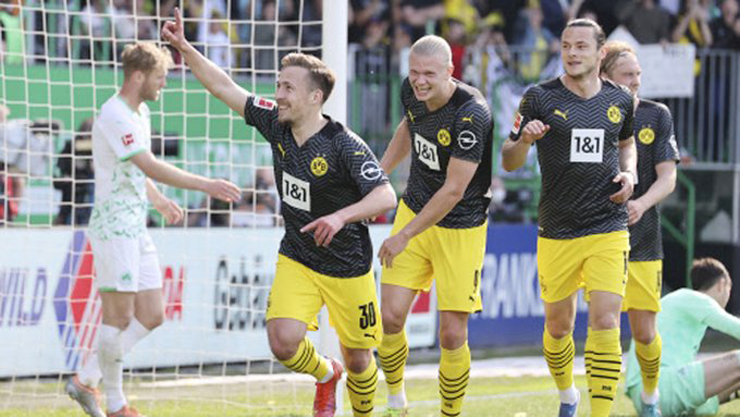 Video bóng đá Greuther Furth - Dortmund: Cuối trận tưng bừng, khẳng định vị thế (Vòng 33 Bundesliga) - 1