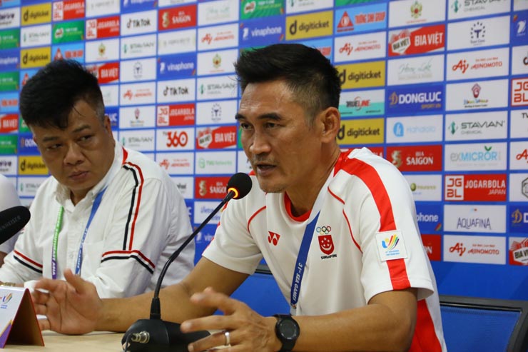 Họp báo U23 Lào - U23 Singapore: Thầy ngoại ví Lào với Man City, giận dữ trọng tài (SEA Games 31) - 1