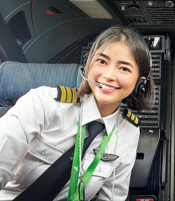 Nữ diễn viên Việt đầu tiên làm phi công hé lộ quá khứ, nói gì về mức lương hàng tỷ đồng? - 1