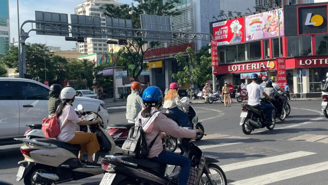 Điều khiển xe đi vào đường một chiều có thể xử phạt 5 triệu đồng và tước bằng lái - 1