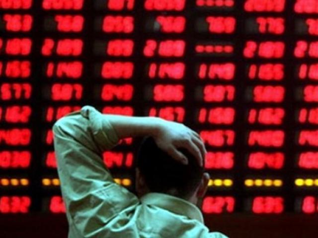 Thị trường chứng khoán ”lao dốc thảm”, giới đầu tư suy sụp