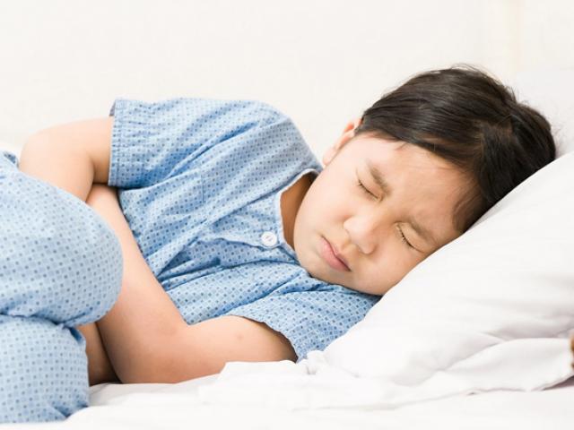 Nhiều trẻ nôn và đau bụng: Cha mẹ nên làm gì?