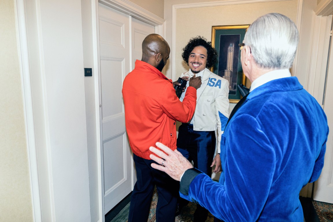 Khám phá kiểu dáng Met Gala cùng Anthony Ramos - 1