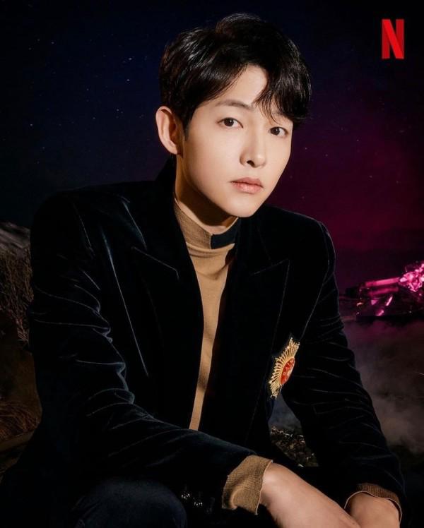 Mẹo ‘hack’ tuổi của nam thần Song Joong Ki - 2