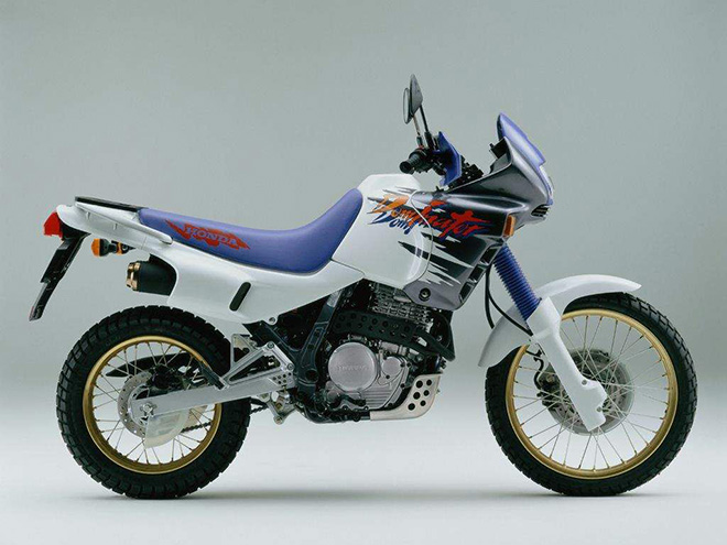 Honda lại sắp "hồi sinh" một dòng mô tô huyền thoại của mình - 1