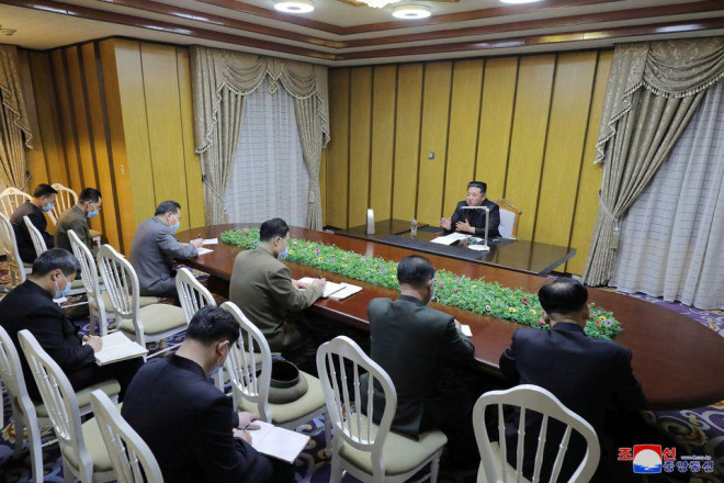 Ca tử vong tăng nhanh, nhà lãnh đạo Triều Tiên lên tiếng về &#34;dịch bệnh ác tính&#34; - 1