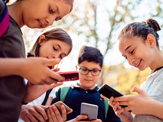 Khi nào nên cho trẻ sử dụng smartphone?