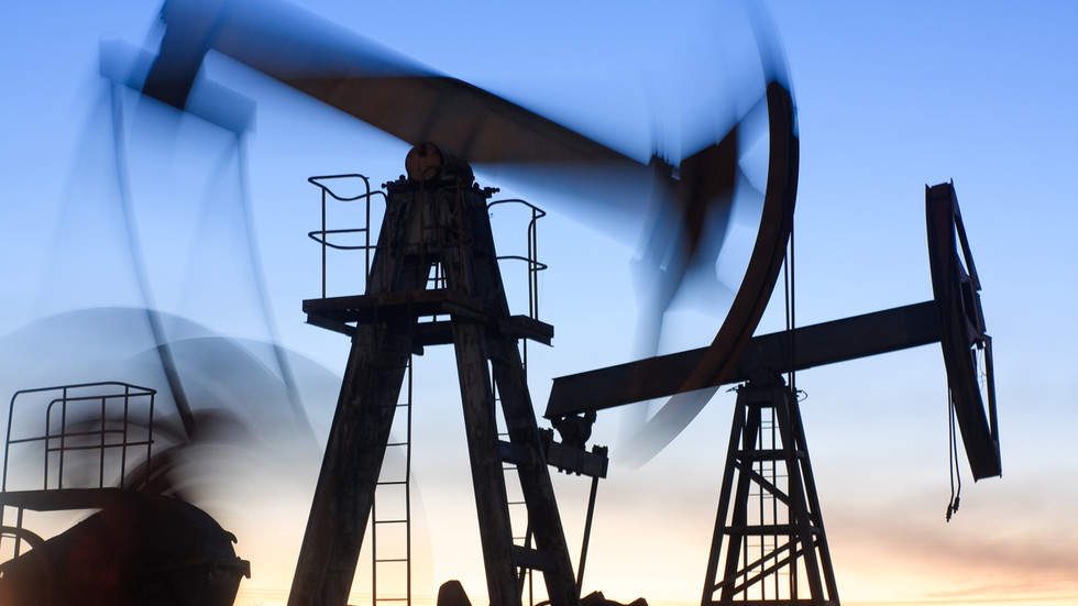 Bloomberg: Doanh thu dầu thô Nga tăng vọt bất chấp bị phương Tây trừng phạt - 1