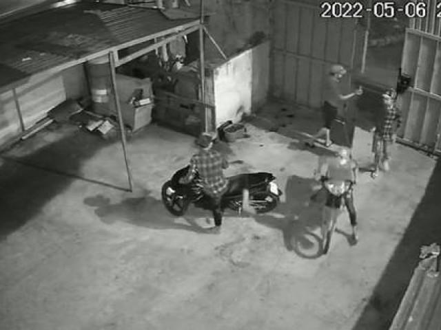 Camera ghi lại toàn cảnh băng trộm gây án ở Bình Chánh