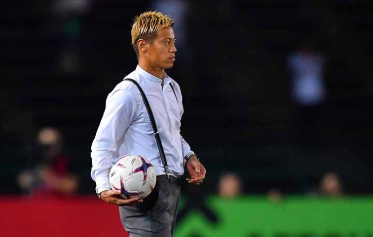 Vị HLV bóng đá nam của Campuchia là Keisuke Honda người Nhật Bản. Anh còn trẻ song đang tạo lối chơi mới cho bóng đá Campuchia chuẩn bị cho Sea Games 32 ở nước này.
